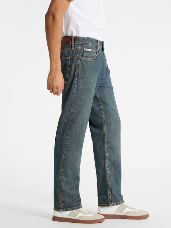 G16 Straight Jeans GUESS Canada
