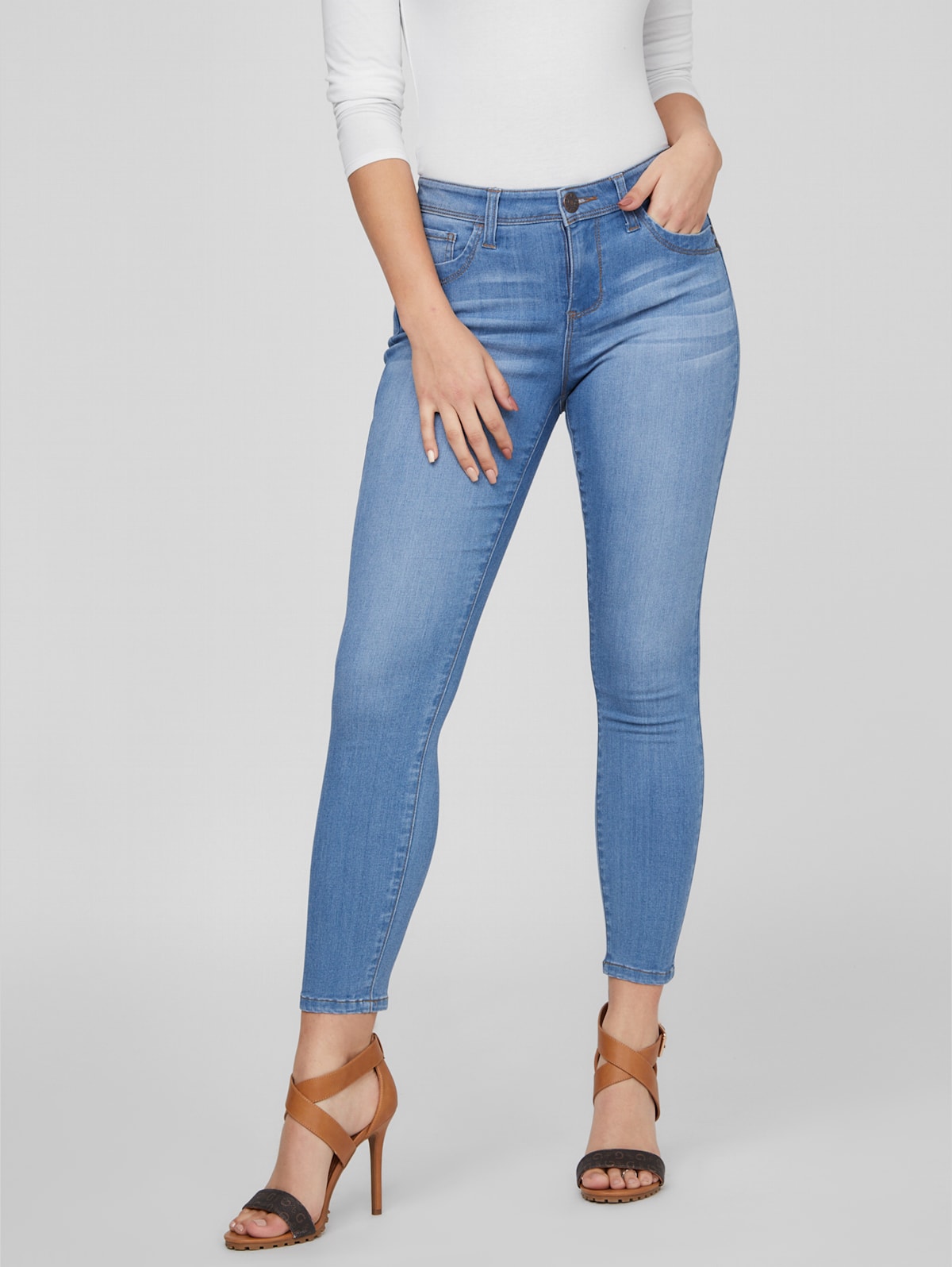 GUESS Womens Mid Rise Skinny Jean
