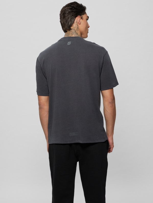 Alino Triangle Signature Tee | GUESS Canada