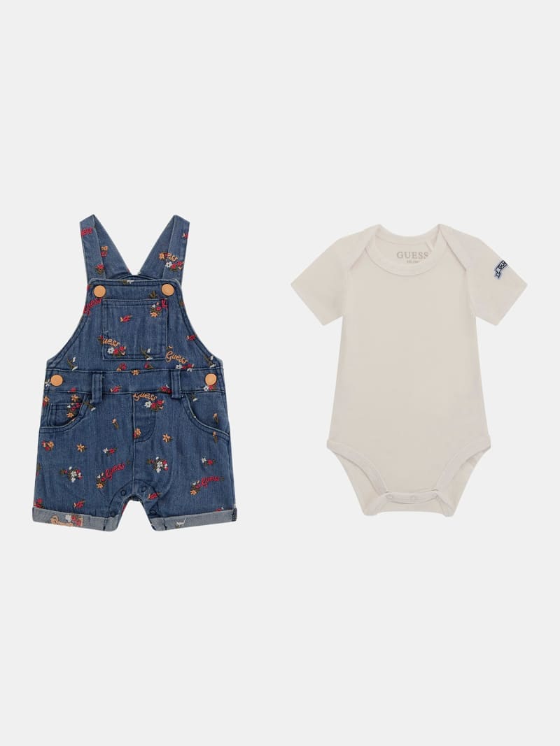 Ensemble robe salopette en jean et tee-shirt blanc fille