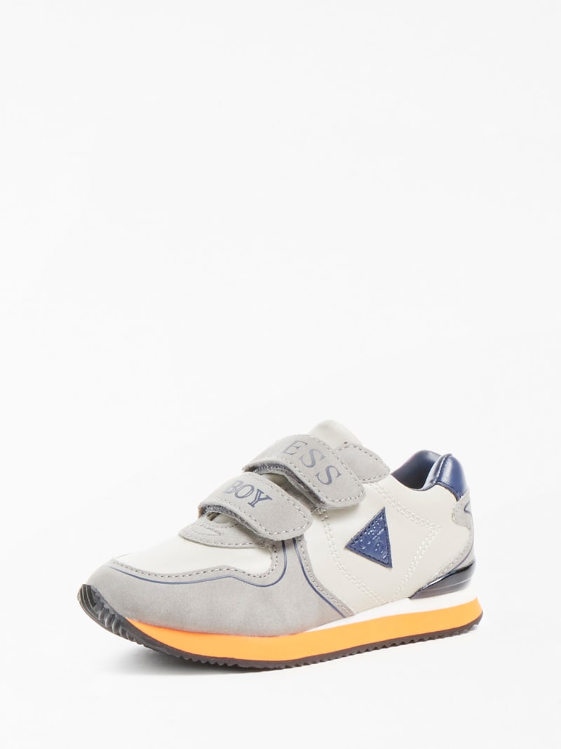 on running shoes store