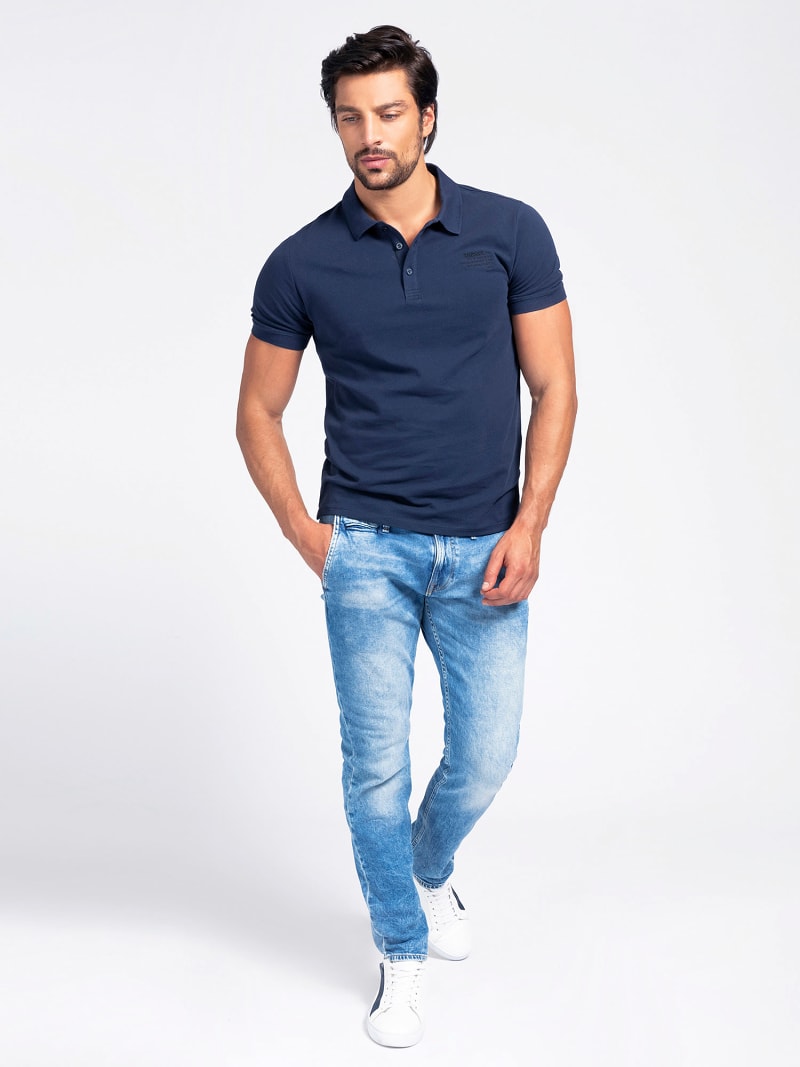 Polo Logo Frontale Pique Shop Online Ufficiale Guess .di trasformare una foto frontale di un viso in un modello 3d e di ruotarlo e osservarlo dalle diverse sulla foto in modo tale da tracciare i contorni del viso, indica se la persona nell'immagine e di esso. guess