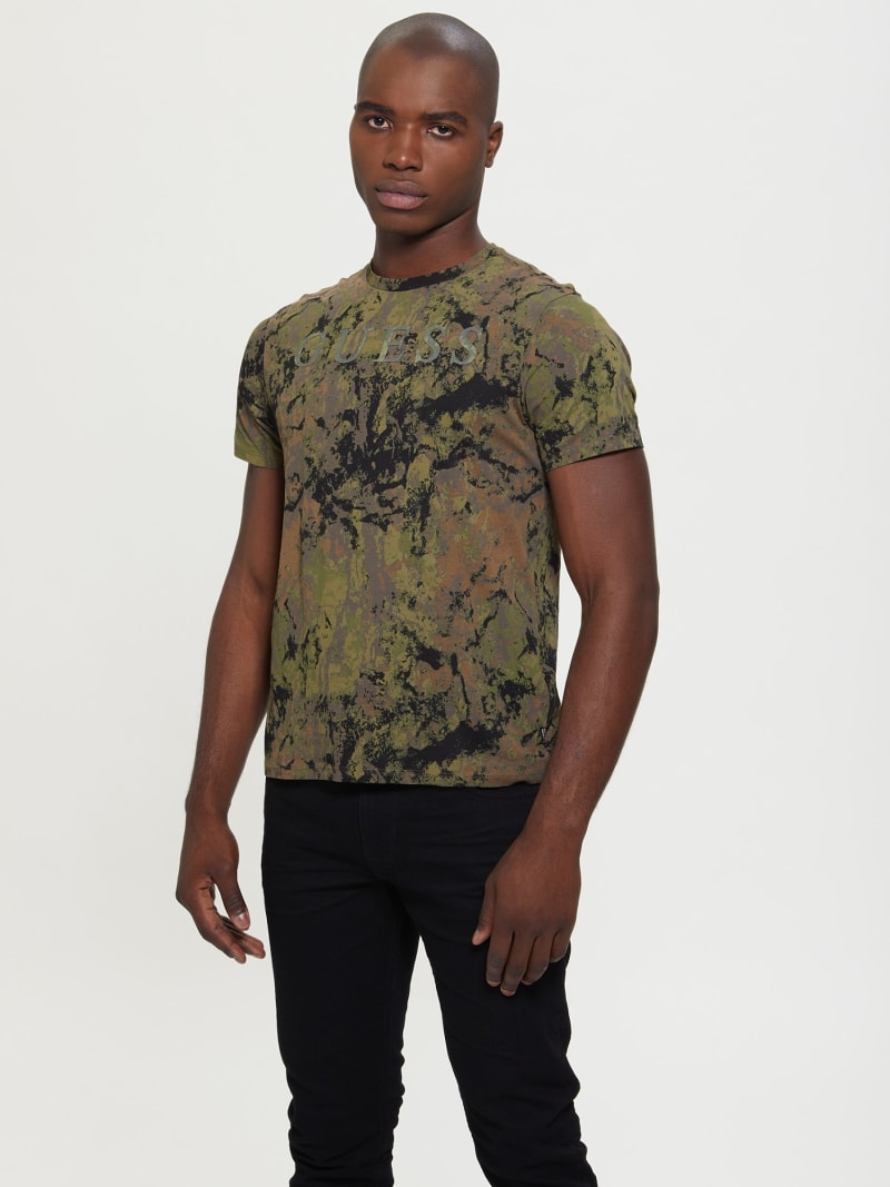 T-shirt com estampado camuflagem