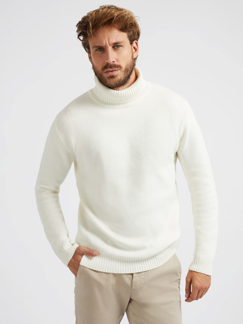 Cashmere blend turtle neck sweater
