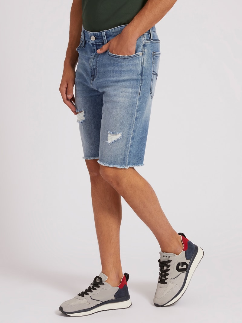 Shorts in jeans con abrasioni