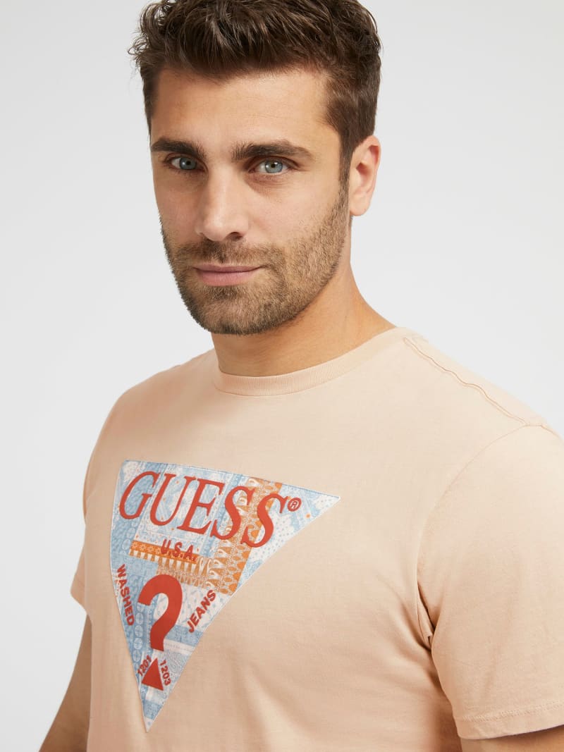 Guess triangle logo hotsell t shirt