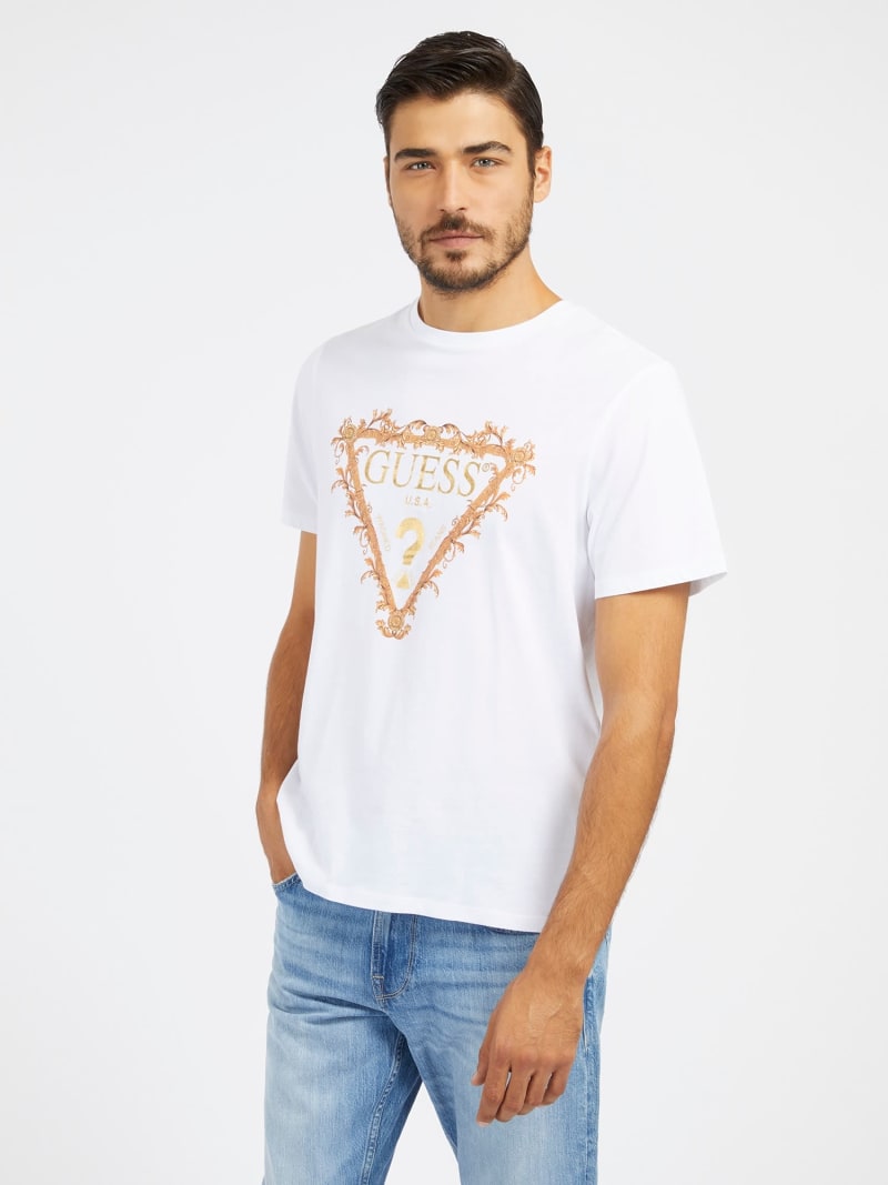 Camiseta con triángulo logo