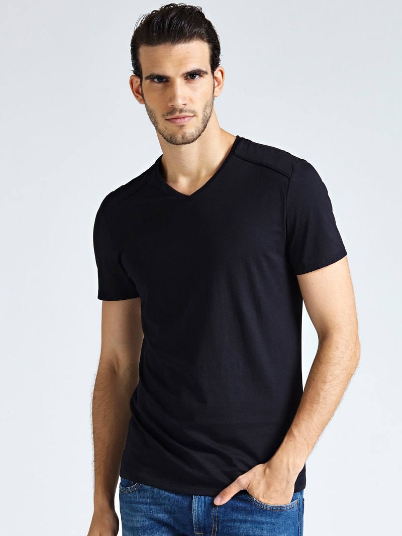Guess t shirt v neck clearance
