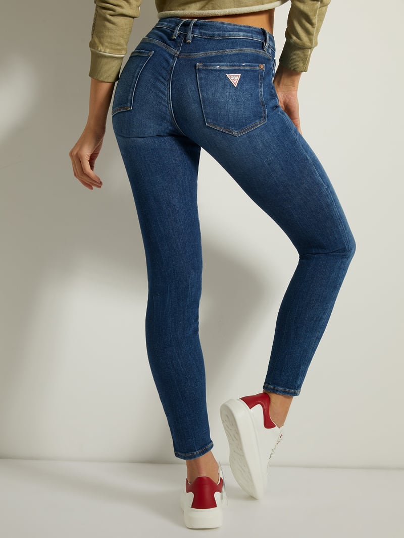 VAQUEROS SKINNY Mujer | GUESS® Sitio