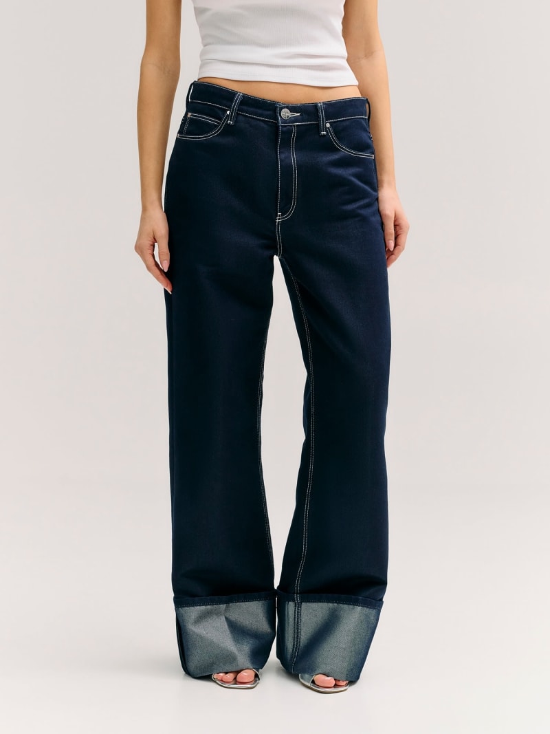 GUESS® Jeanlerini paçalarını kıvırarak giy Kadın