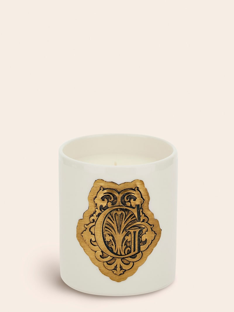 “G baroque” candle