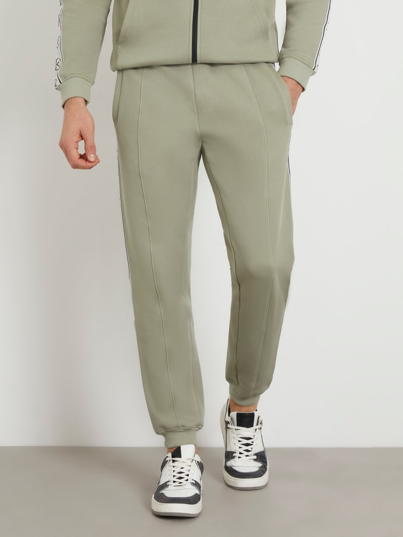 Pantalón jogger con logo lateral