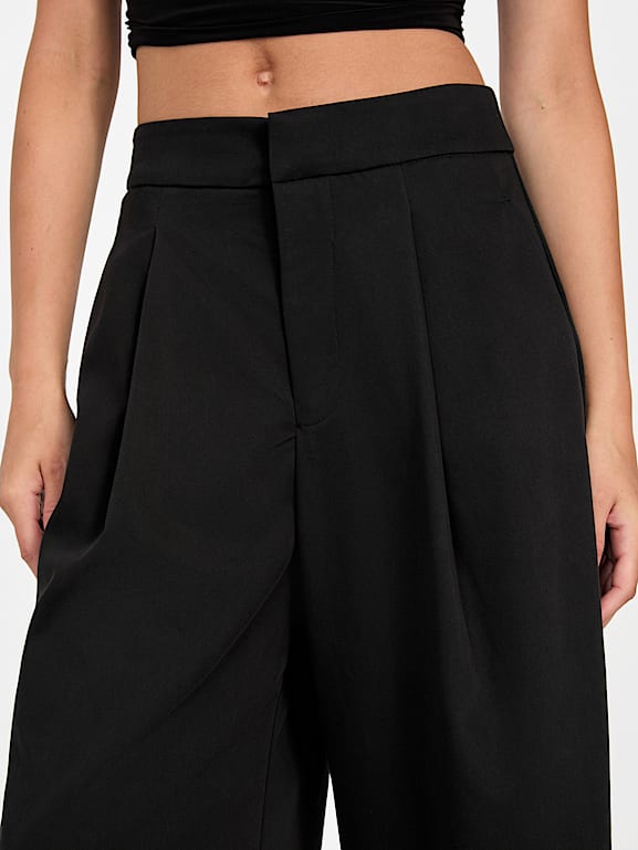 GUESS® Junny Twill Capri Pants