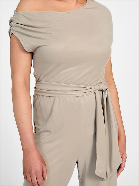 ゆめ GUESS® Eco Rumi One-Shoulder Jumpsuit