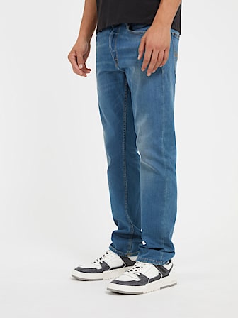 Прямые джинсы с нормальной талией