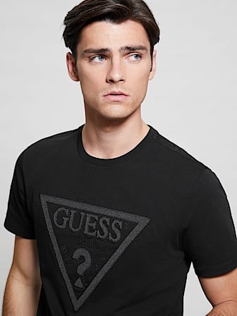 Üçgen logolu tişört