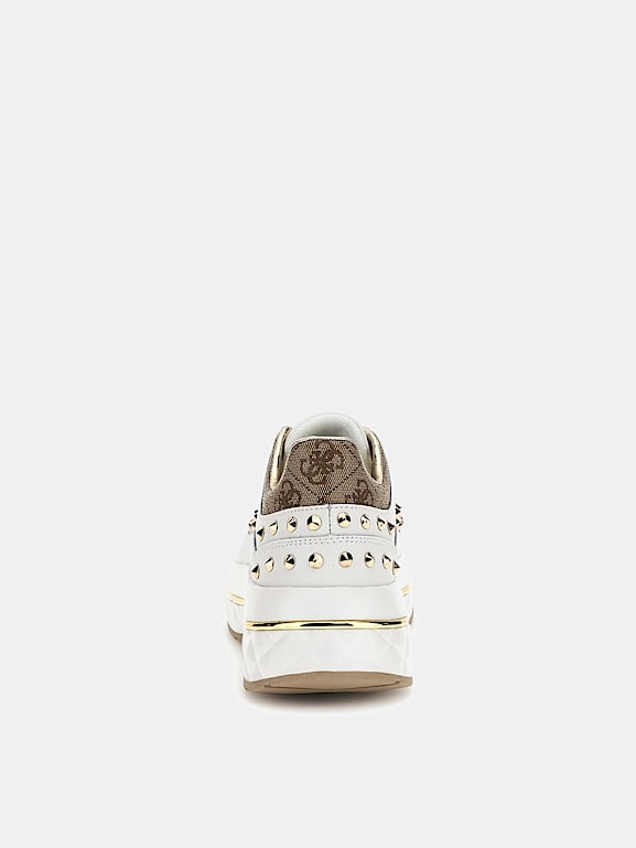Sneakers bianche con new arrivals borchie