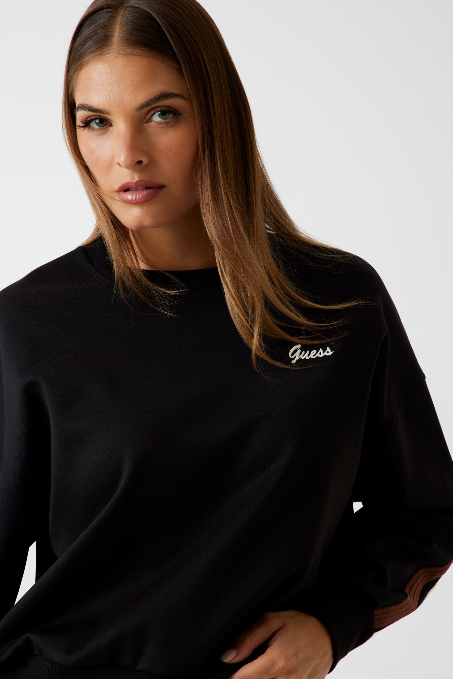 Bisiklet yaka logolu sweatshirt Kadın | GUESS® Geçmiş Koleksiyonlar