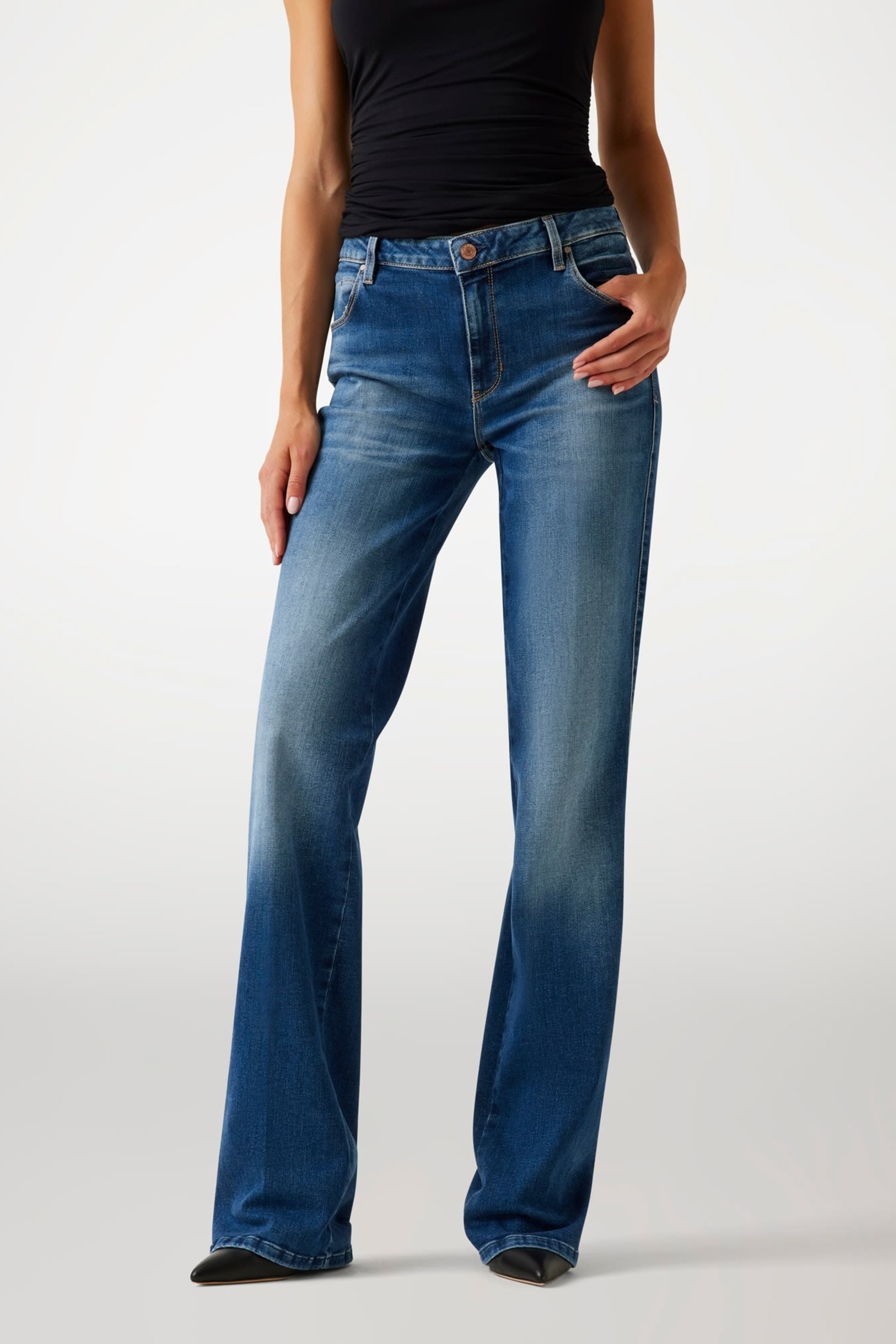 Sexy Straight jeans Women | GUESS® Past Collections