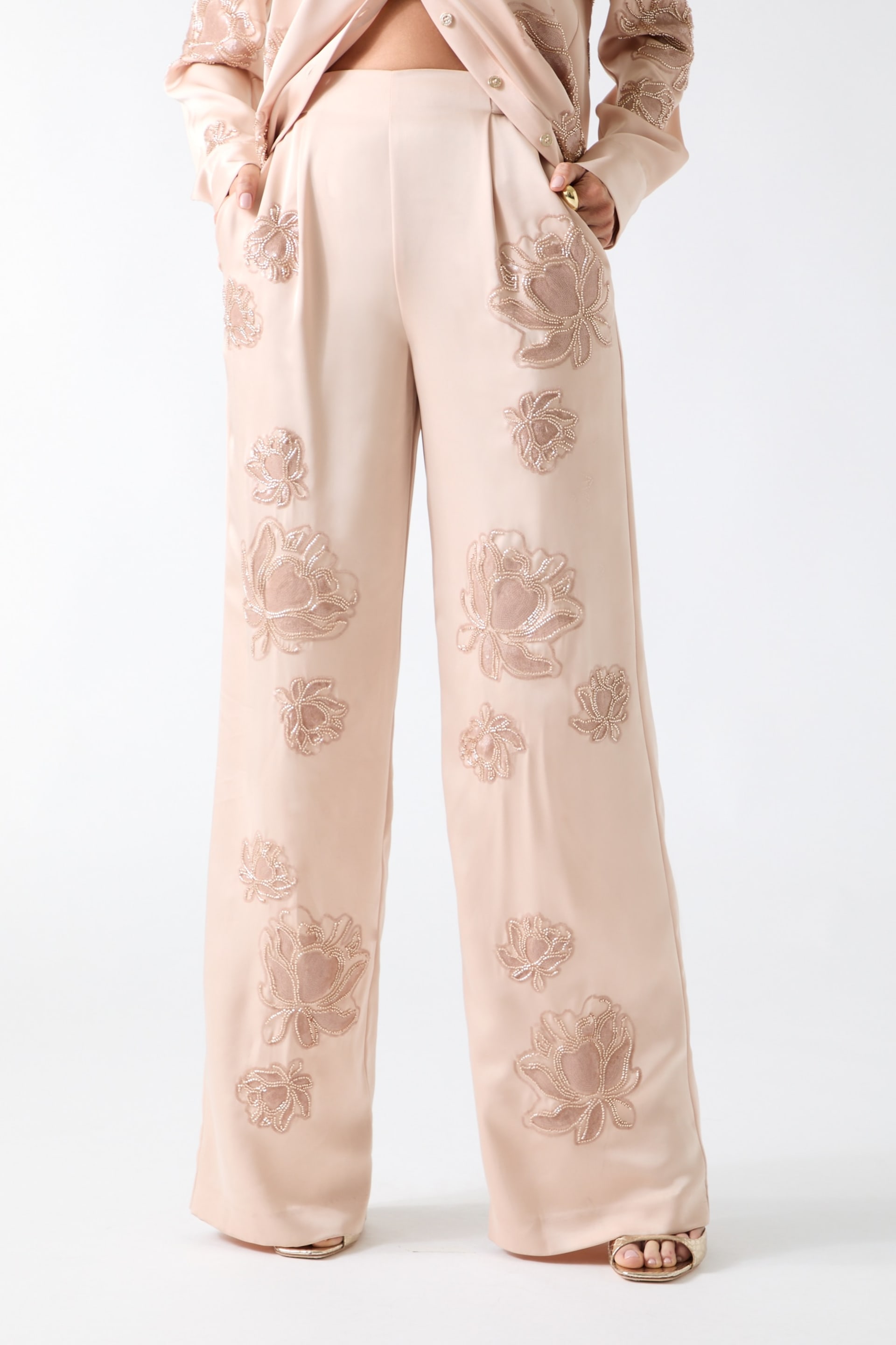 MARCIANO by GUESS® Gwen Embroidered Flower Pant