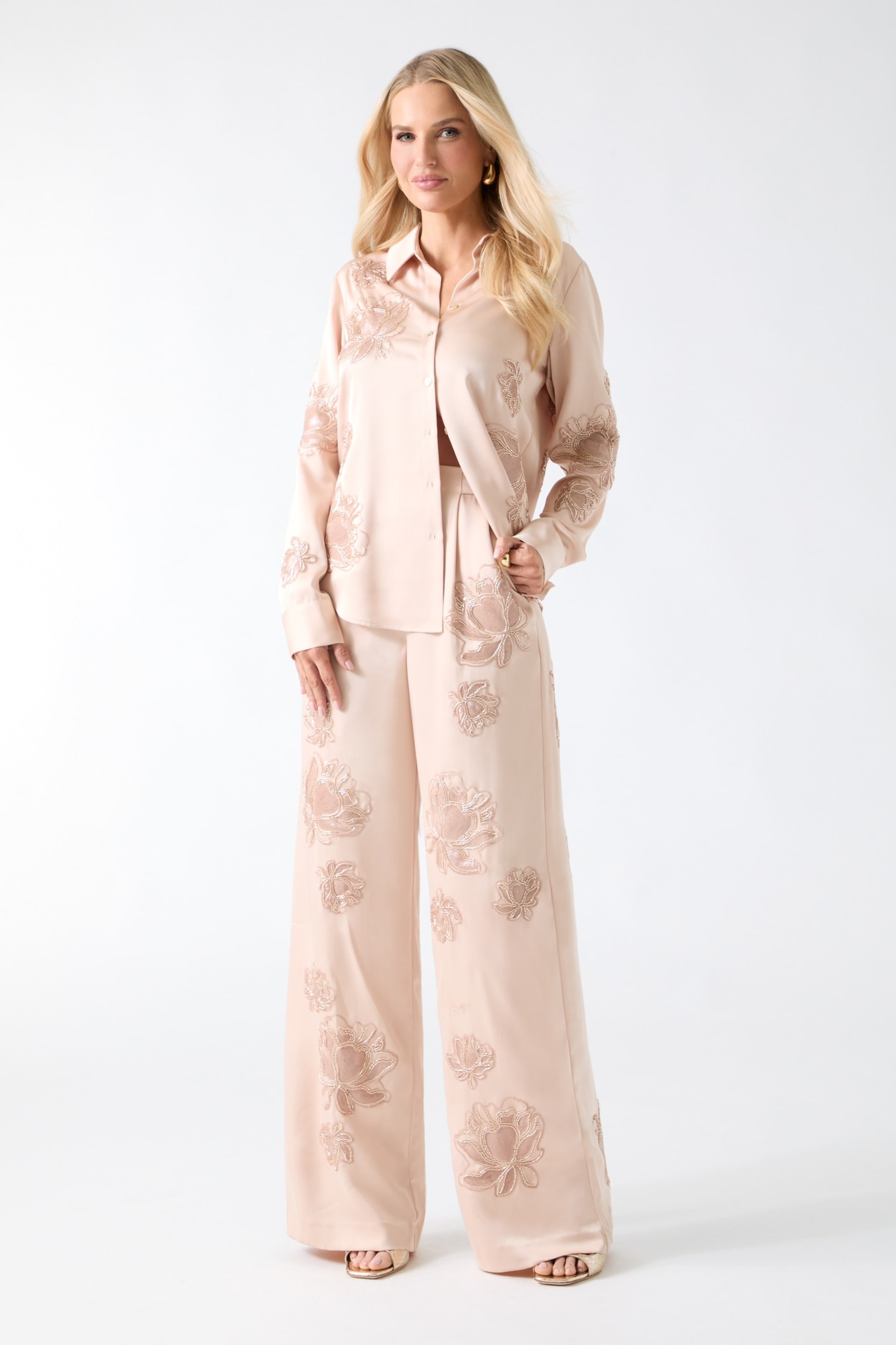 MARCIANO by GUESS® Gwen Embroidered Flower Pant
