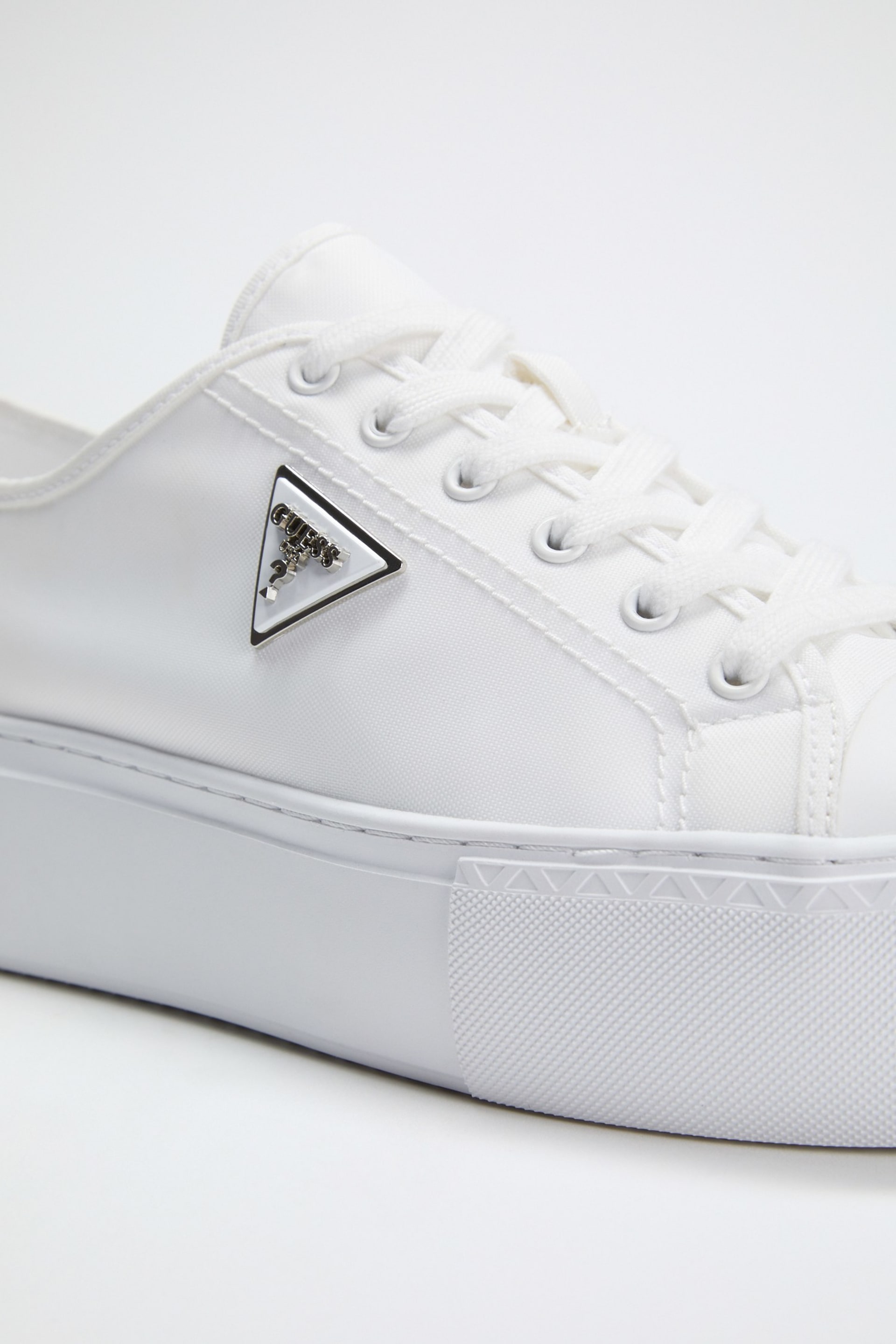 GUESS✖️GENERATIONS GUESS® Joezi Low-Top Flatform Sneakers Women