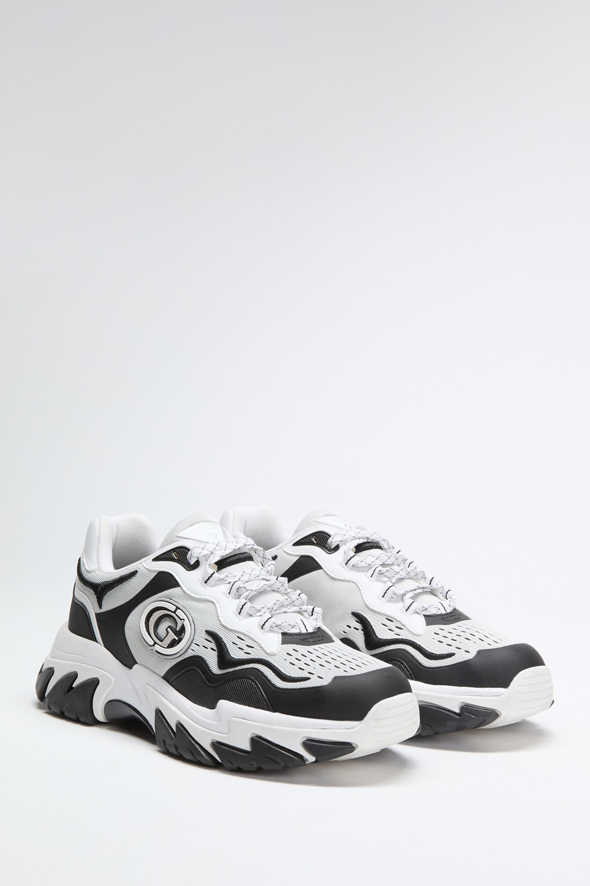 靴 guesssjp GUESS® Nennzo Lace-Up Chunky Sneakers Women