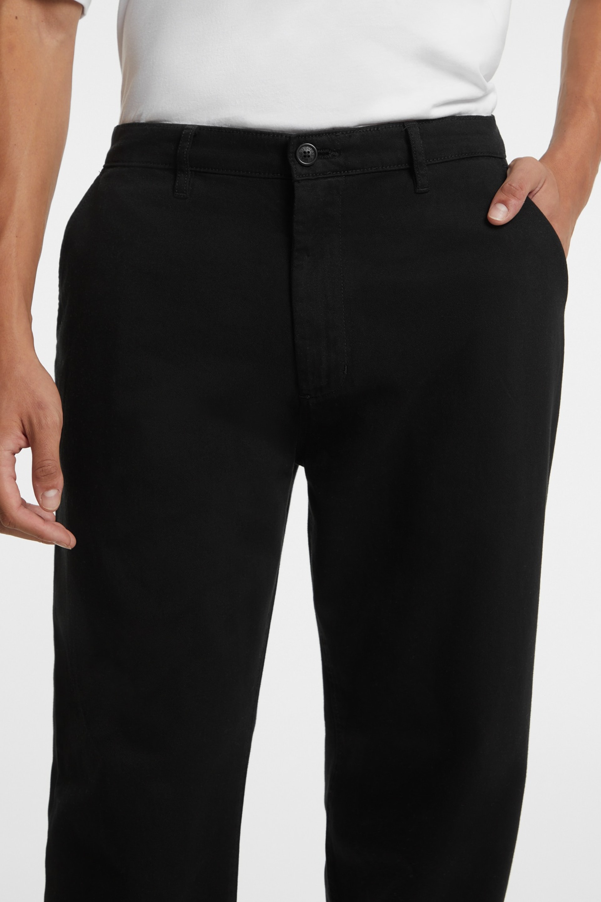 GUESS® Classic Chinos Men