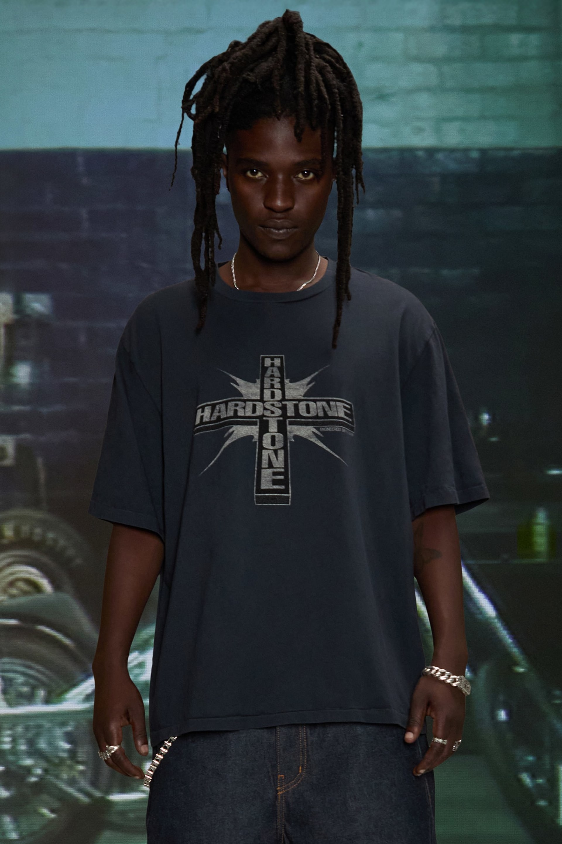 GUESS® HARDSTONE Cross Tee