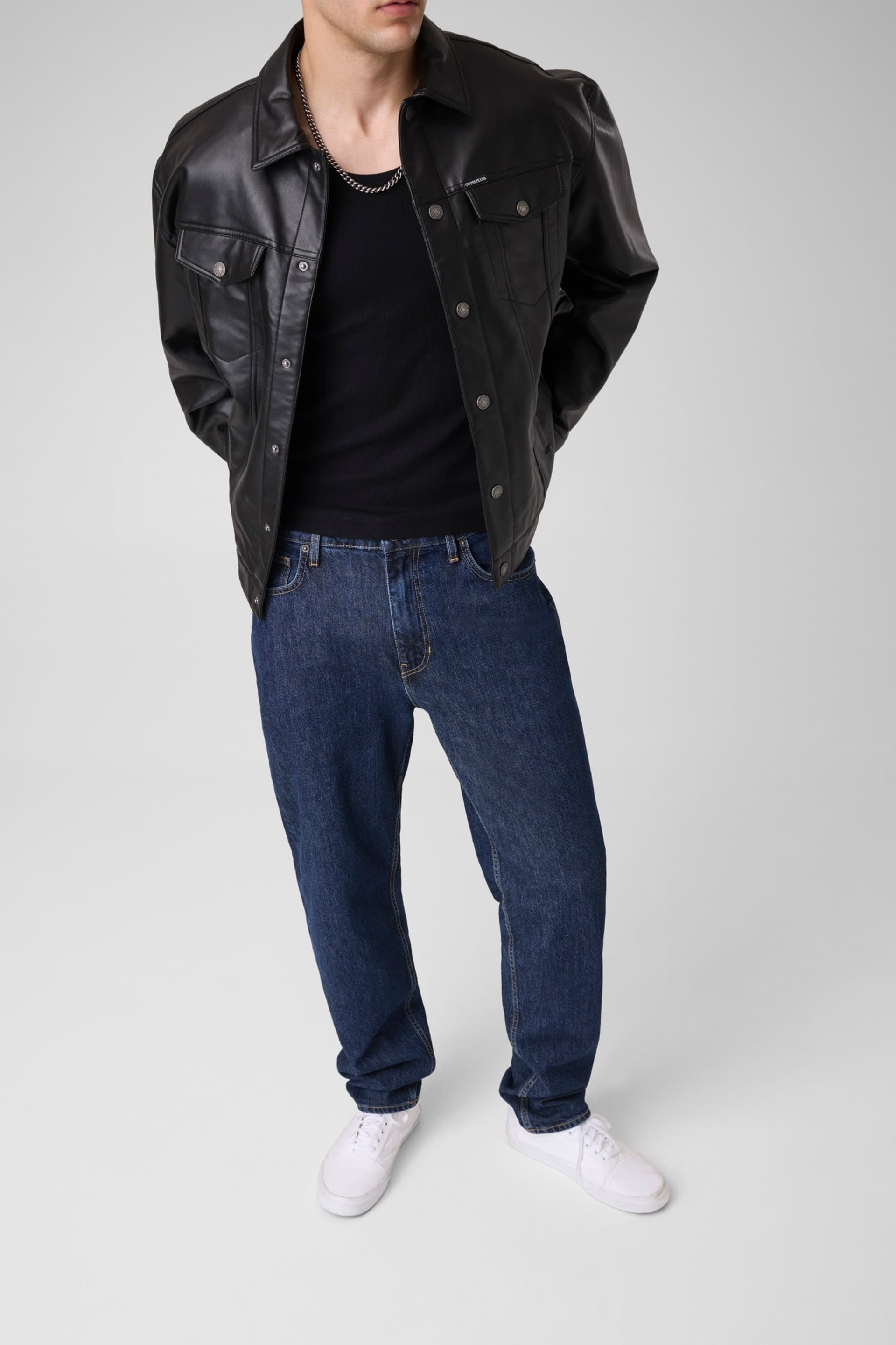 GUESS® G15 Relaxed Taper Jeans