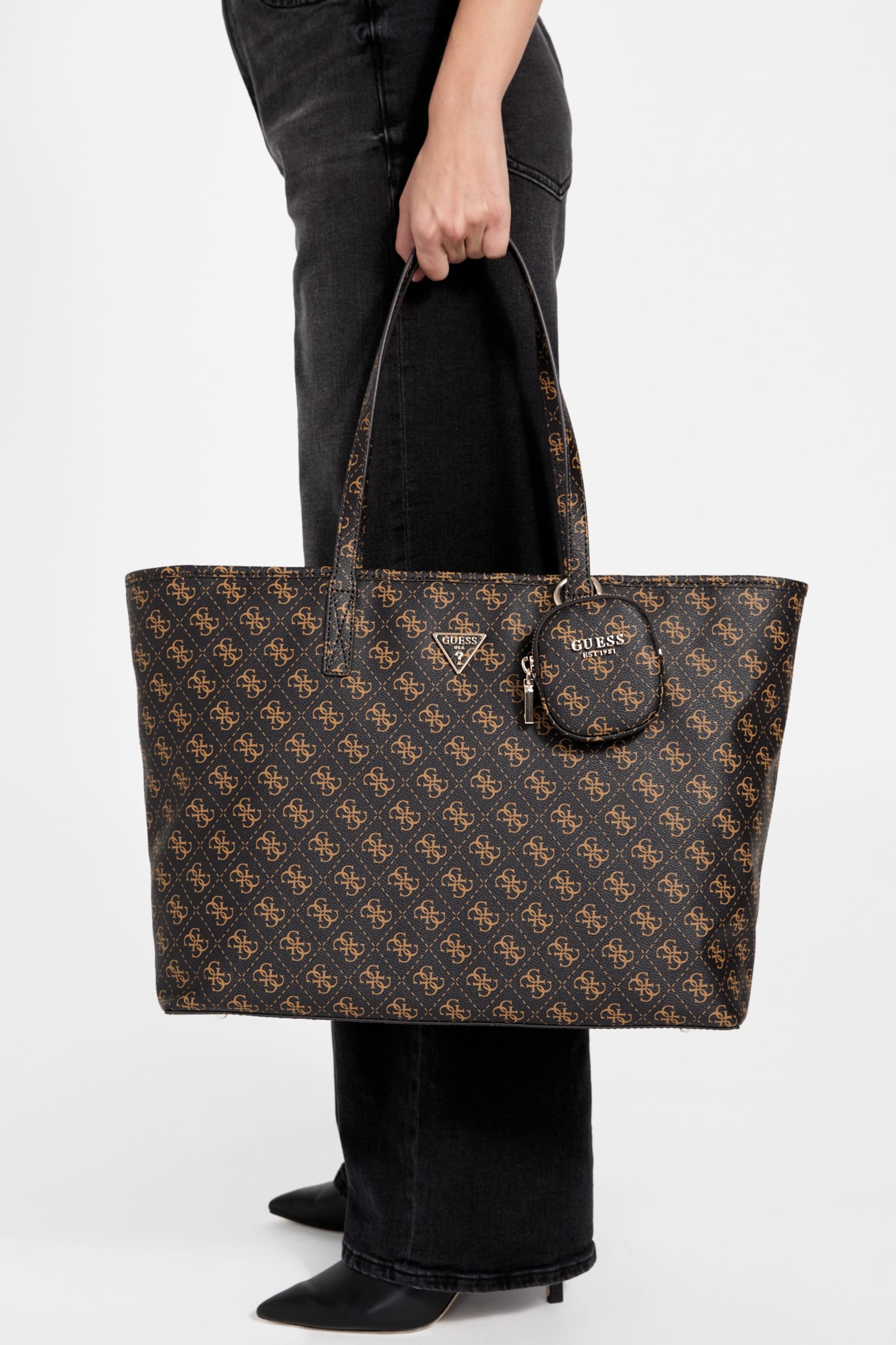 【ブラウン(HAZ)】GUESS トートバッグ (M)GENOVA Tote GUESS® Power Play Tote bag Women