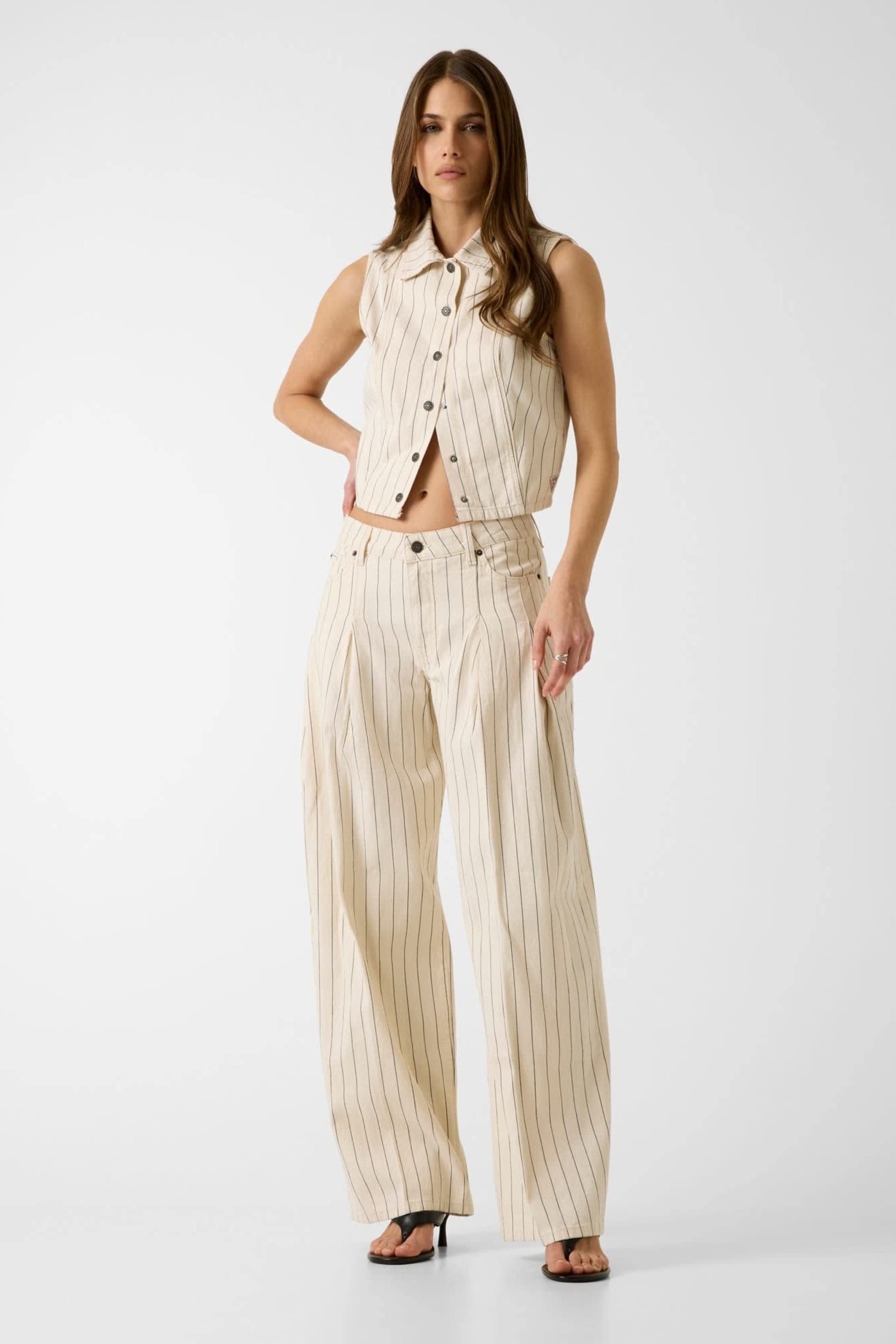 GUESS® G12 Pleated extra wide-leg jeans