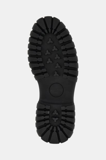 GUESS Manico - Mocassino Uomo In Ecopelle, Punta Quadrata, Chiusura Senza Lacci, Suola Memory Foam, Tacco 2,3 Cm