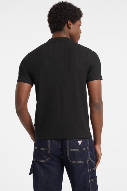 DIFFERENT IS OK Ribbed Cut-out シズニルック GUESS® Slim Rib-Knit t-shirt