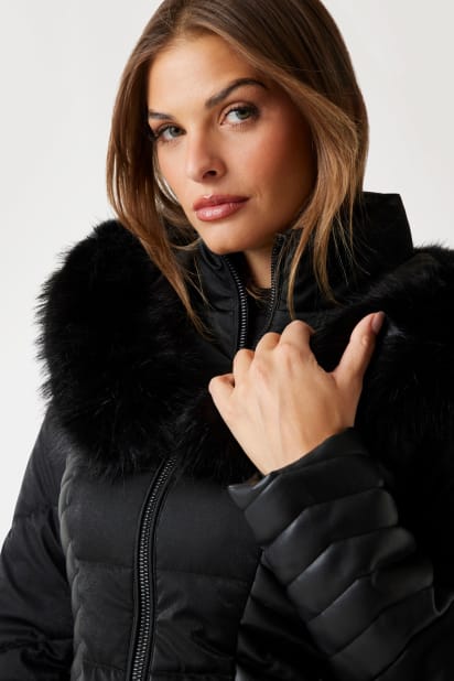 GUESS® Suni kürk kapüşonlu şişme mont Kadın