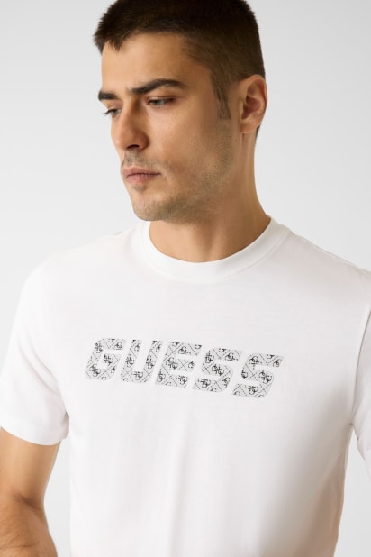 GUESS® Baskılı logolu tişört Erkek