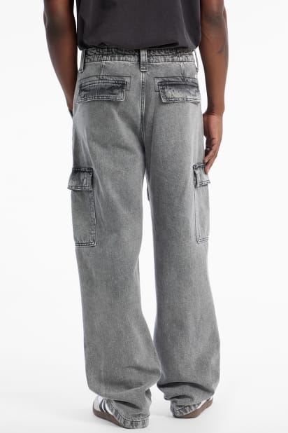 【グレー(GRY)】GUESS デニムパンツ ジーンズ (W)Denim Pants GUESS® GUESS Originals Metallic Zip Carpenter Jeans