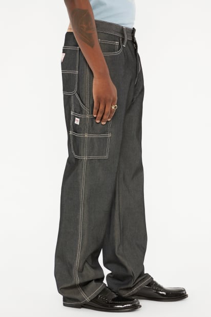 【グレー(GHB1)】GUESS Originals デニムパンツ (W)Zip Carpenter Pants GUESS® GUESS Originals Metallic Zip Carpenter Jeans