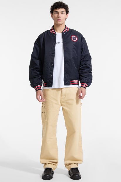 【ネイビー(A71W)】GUESS JEANS ジャケット (M)Varsity With Patch ゲス GUESS GUESS JEANS Coaches Jacket （A71W） - ファッション通販