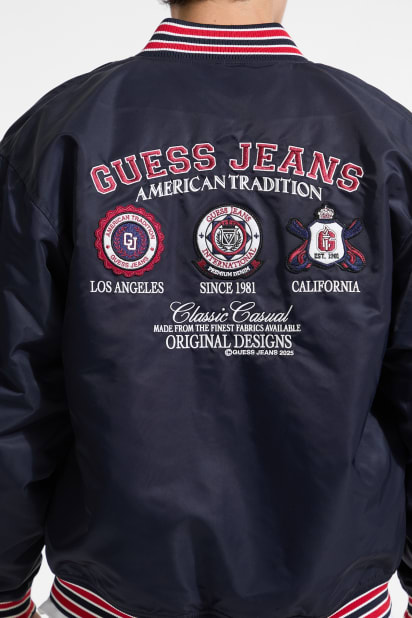 【ネイビー(A71W)】GUESS JEANS ジャケット (M)Varsity With Patch ゲス GUESS GUESS JEANS Coaches Jacket （A71W） - ファッション通販