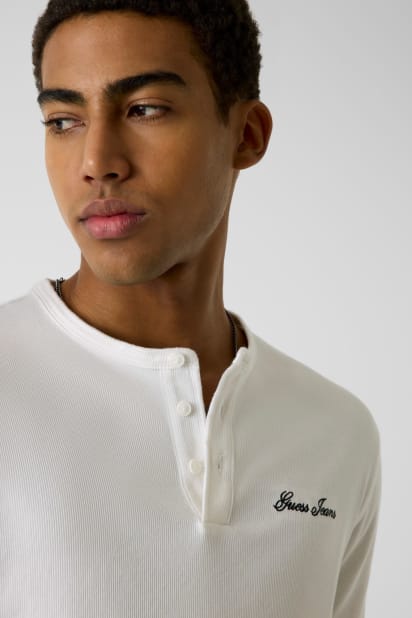 GUESS® Embroidered logo t-shirt