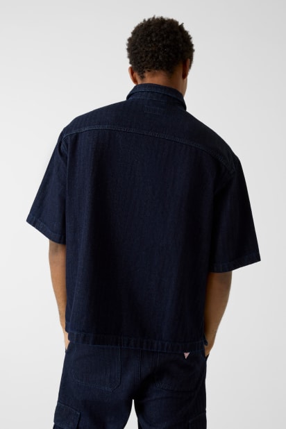 GUESS® Oversize cropped shirt