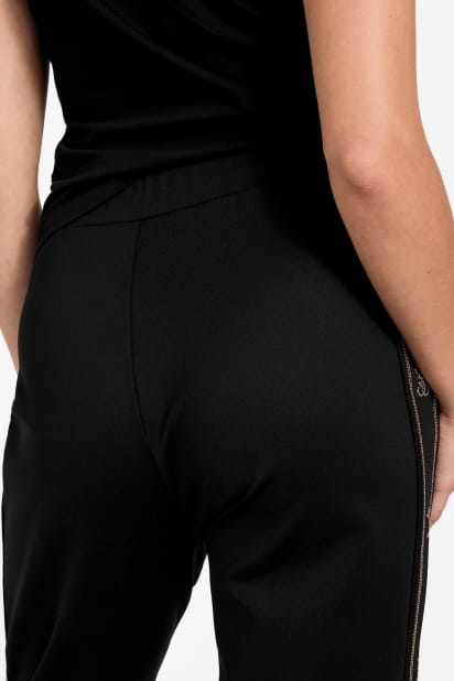 ゆめ GUESS® Eco Octavia Rhinestone Joggers