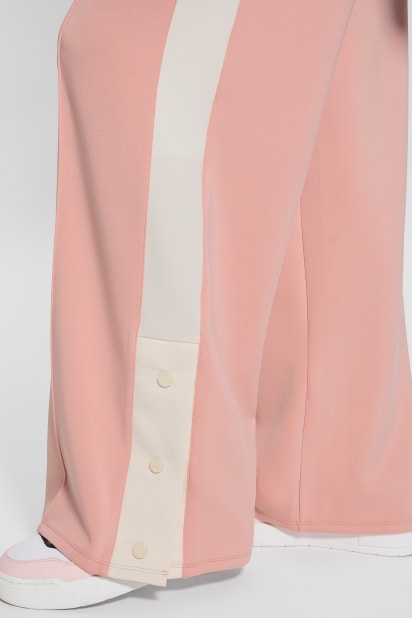 ゆきんこ GUESS® Eco Suzanne Straight-Leg Pants
