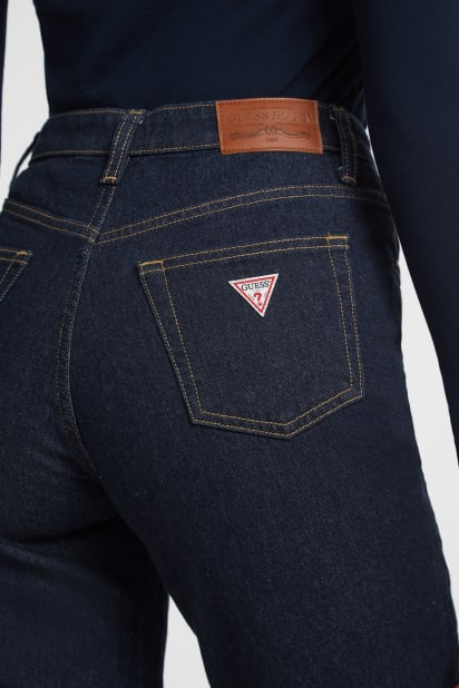 【ダークインディゴ(D4RW)】GUESS JEANS デニム ジーンズ(W)G06 Mom Jeans GUESS® G06 Mom Jeans