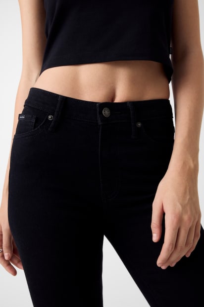 【ブラック(BL4O)】GUESS JEANS デニム スキニージーンズ(W)G05 High-Rise Skinny GUESS JEANS G05 High Rise Skinny デニム スキニージーンズ | GUESS