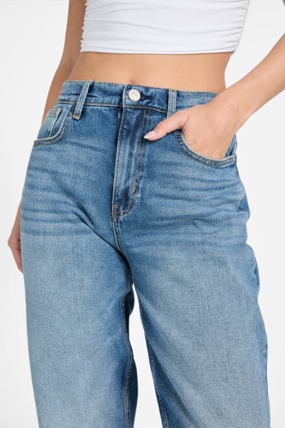 マム確認ページ GUESS® New Mom jeans