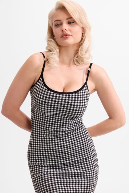 bodycon pattern dress A Bodycon Dress Pattern That Is Sure To Get You Noticed – GeorgettePatterns main image 0