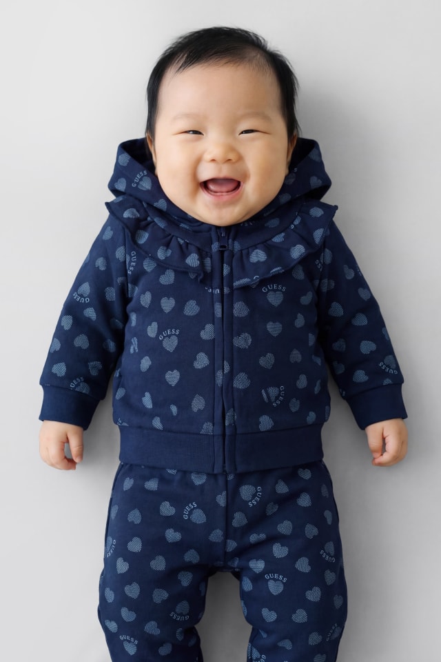 Set aus Kapuzenpullover und Jogginghose