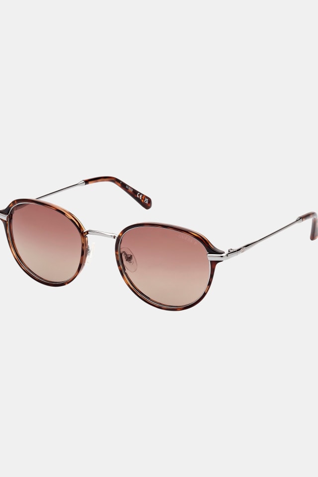 Round sunglasses model